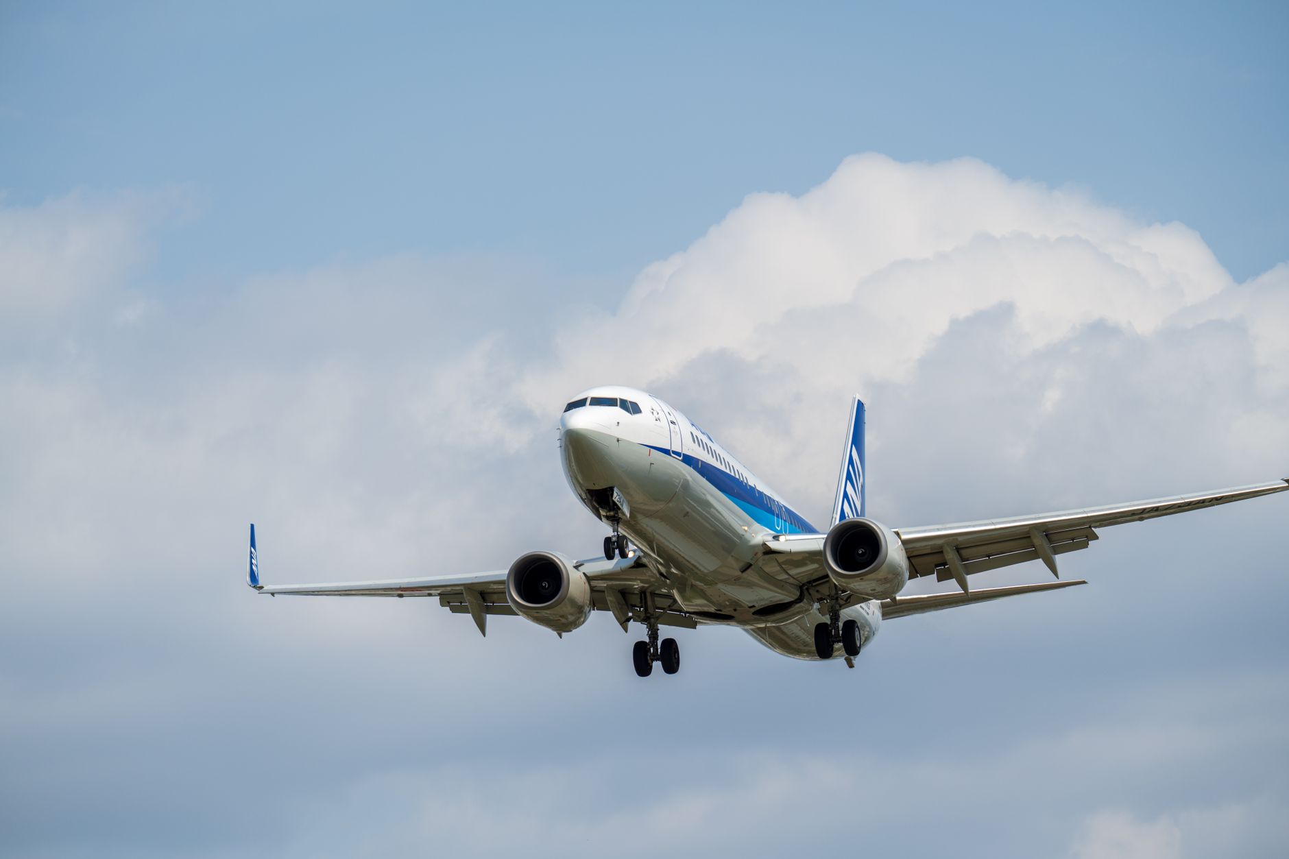 2026年10月5日 航空ニュースアクセス動向 - 出発遅延対策から国際線の選び方まで読者が注目する4テーマ - 航空ニュースで今読まれている4つのテーマ