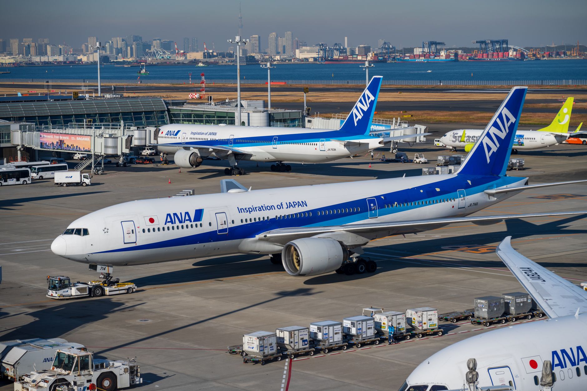 2026年10月5日 航空ニュースアクセス動向 - 出発遅延対策から国際線の選び方まで読者が注目する4テーマ - 出発遅延対策：搭乗ブリッジの使い方が見直されている